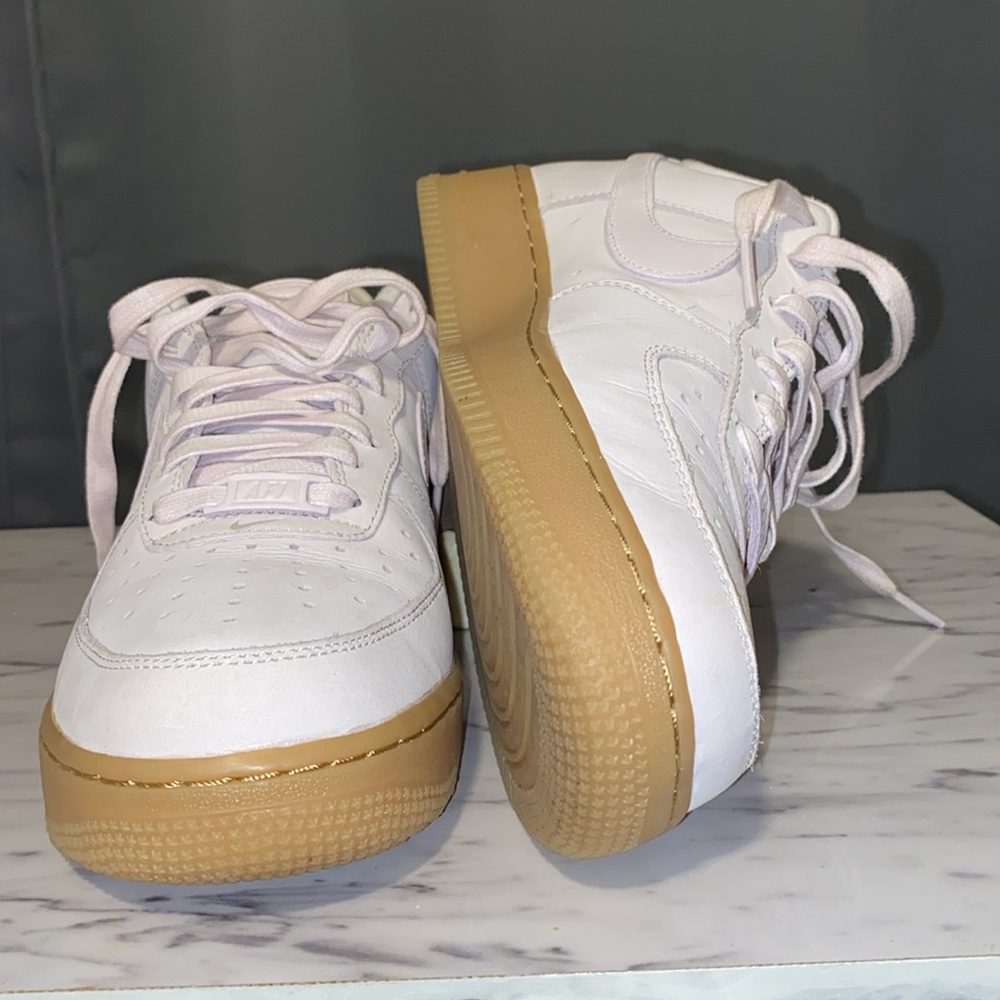 Nike - Picture 3 of 5